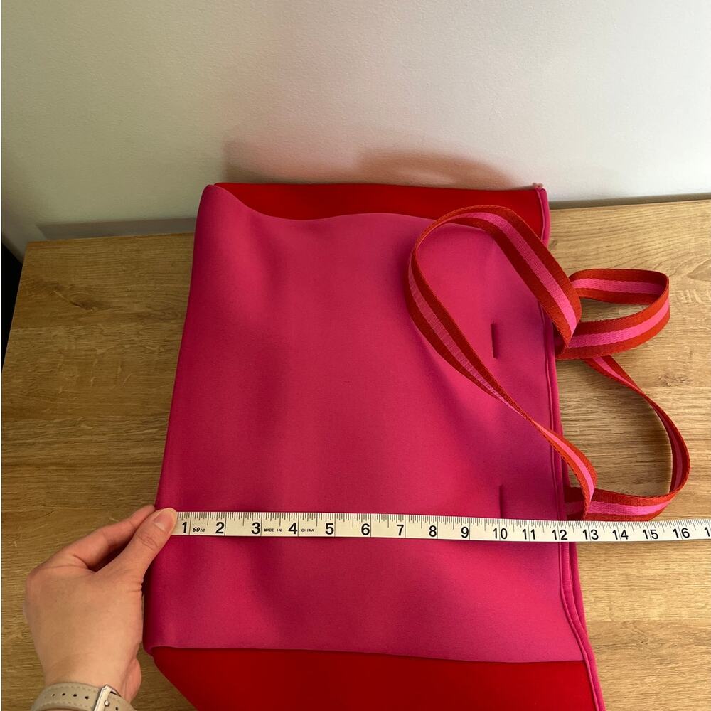 Summersalt The Perfect Beach Tote Red Pink Neoprene Water Resistant Pool NWOT - Picture 6 of 6